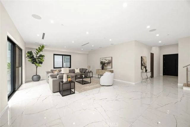 1071 E Providencia, Burbank, CA 91501