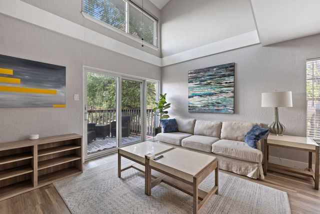 2215 Post RD 2046, Austin, TX 78704