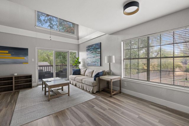 2215 Post RD 2046, Austin, TX 78704