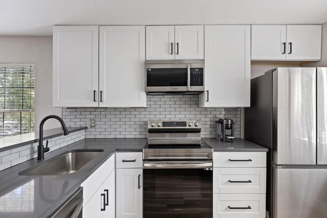 2215 Post RD 2046, Austin, TX 78704