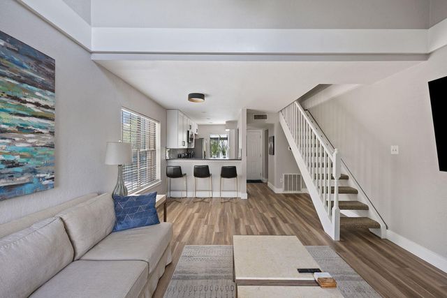 2215 Post RD 2046, Austin, TX 78704