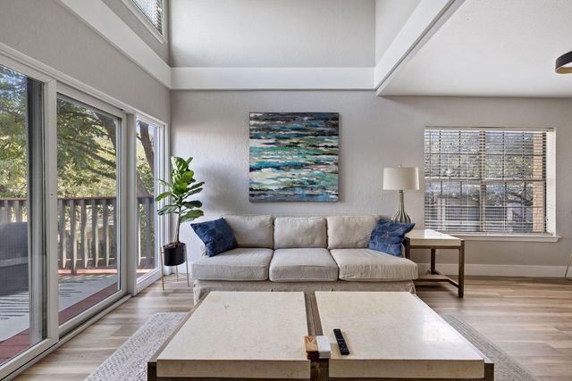 2215 Post RD 2046, Austin, TX 78704