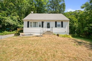 4 Ledgewood Drive, Ledyard, CT 06335