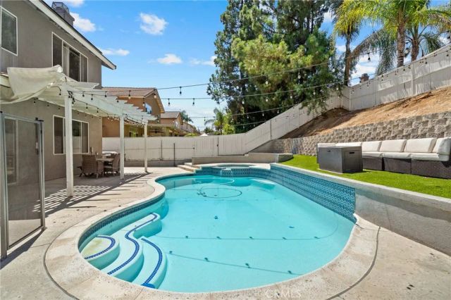 3228 Willow Park Drive, Corona, CA 92881