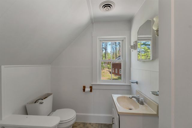 521 Governor Wentworth Highway, Tuftonboro, NH 03850