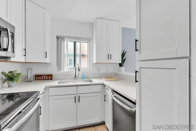 11235 Avenida De Los Lobos C, San Diego, CA 92128
