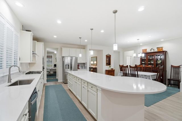 6393 Callaway Square E, New Albany, OH 43054