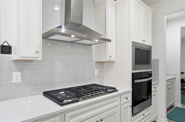 6393 Callaway Square E, New Albany, OH 43054