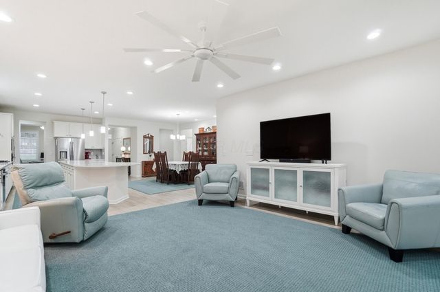 6393 Callaway Square E, New Albany, OH 43054