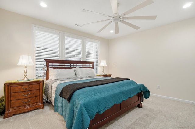6393 Callaway Square E, New Albany, OH 43054
