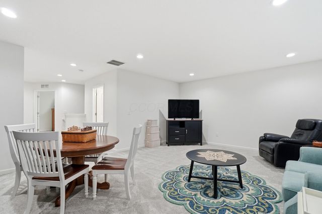 6393 Callaway Square E, New Albany, OH 43054