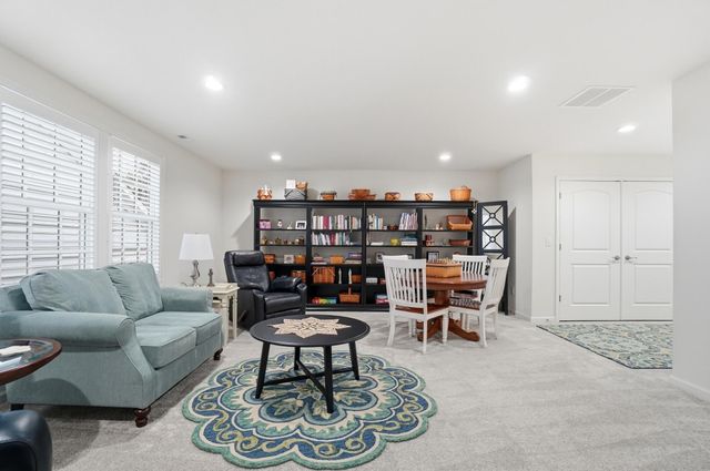 6393 Callaway Square E, New Albany, OH 43054