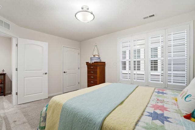 6393 Callaway Square E, New Albany, OH 43054