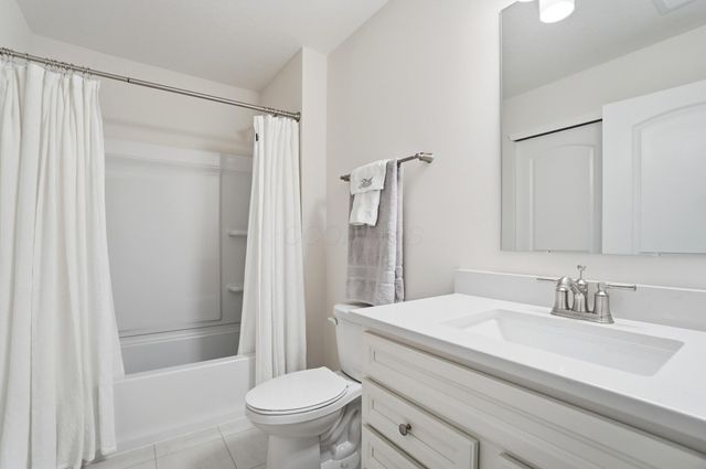 6393 Callaway Square E, New Albany, OH 43054