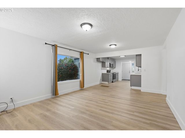 11514 Se ALDER St, Portland, OR 97216