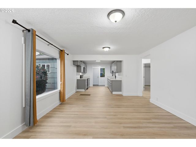 11514 Se ALDER St, Portland, OR 97216