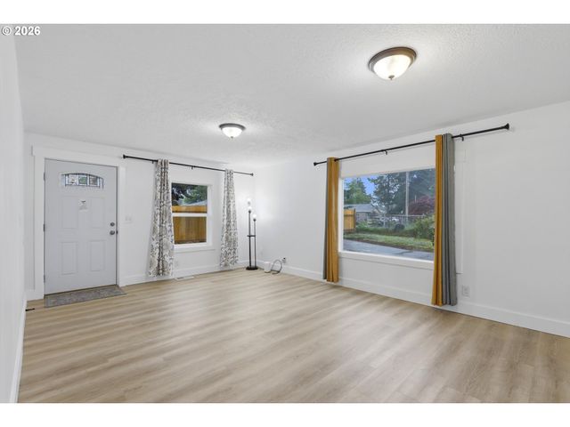 11514 Se ALDER St, Portland, OR 97216