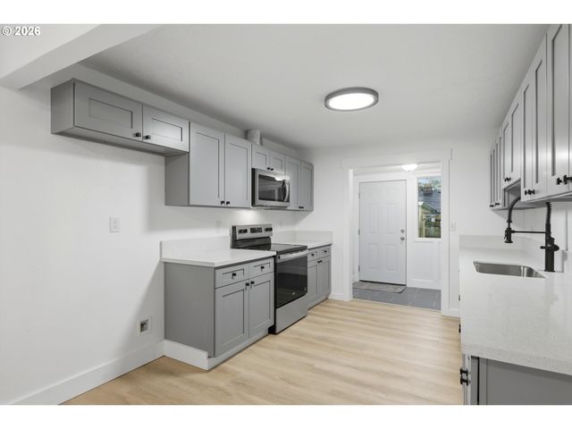 11514 Se ALDER St, Portland, OR 97216