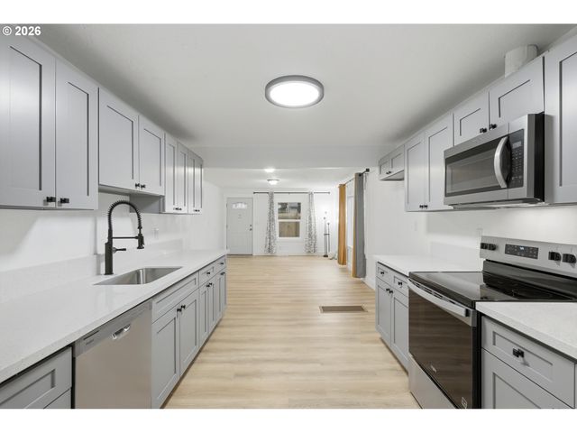 11514 Se ALDER St, Portland, OR 97216