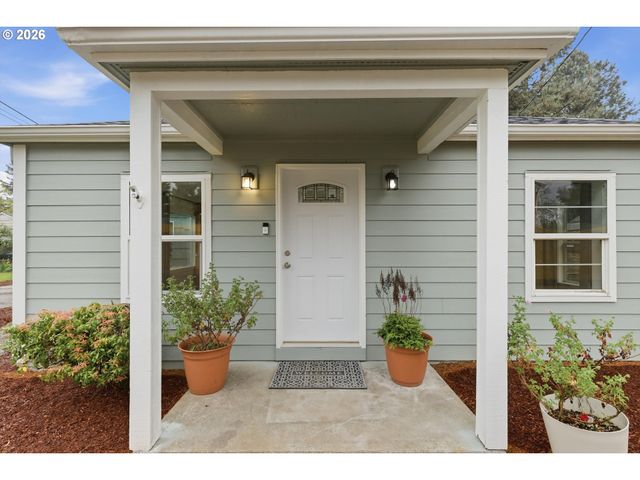 11514 Se ALDER St, Portland, OR 97216