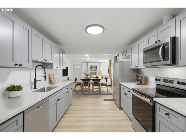 11514 Se ALDER St, Portland, OR 97216