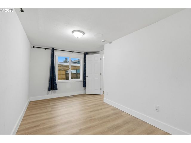 11514 Se ALDER St, Portland, OR 97216