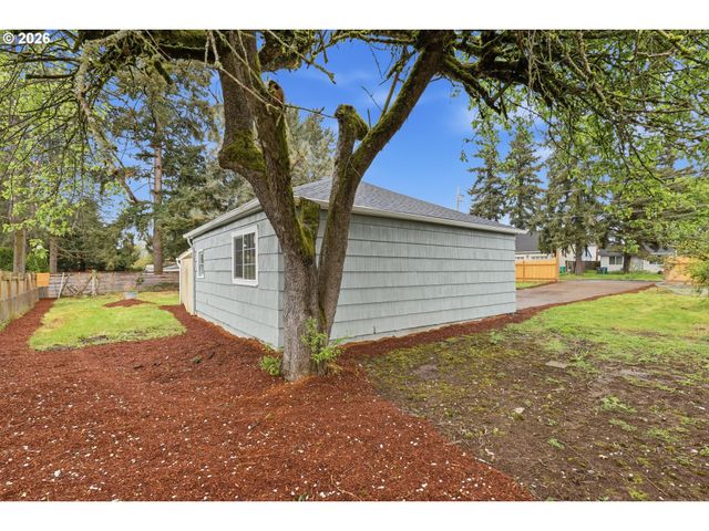 11514 Se ALDER St, Portland, OR 97216
