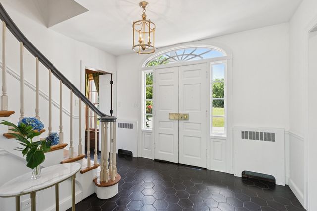 60 Ridge Road, Barrington Hills, IL 60010