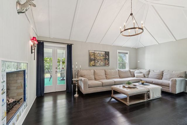 60 Ridge Road, Barrington Hills, IL 60010