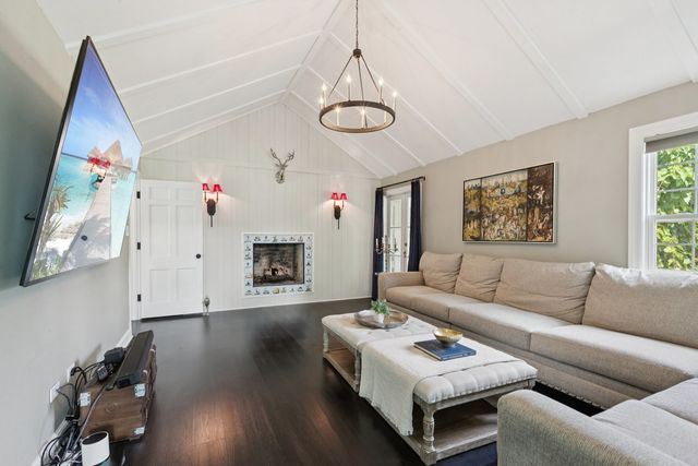 60 Ridge Road, Barrington Hills, IL 60010