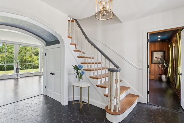 60 Ridge Road, Barrington Hills, IL 60010