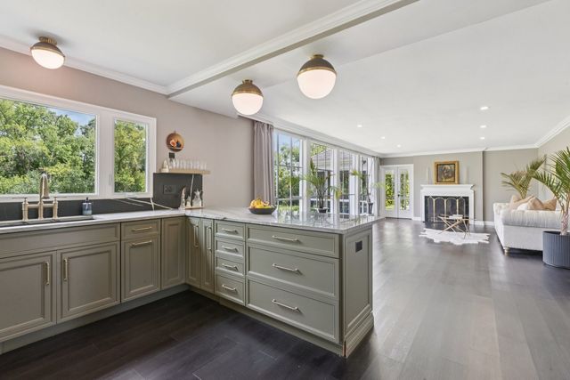 60 Ridge Road, Barrington Hills, IL 60010