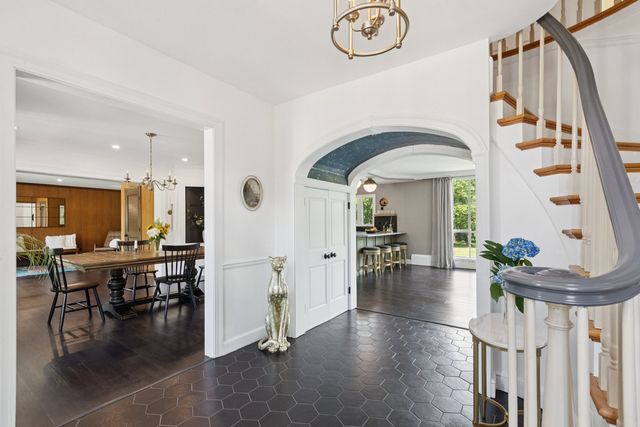 60 Ridge Road, Barrington Hills, IL 60010