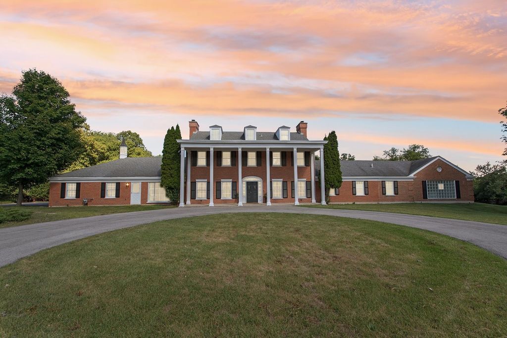 60 Ridge Road, Barrington Hills, IL 60010