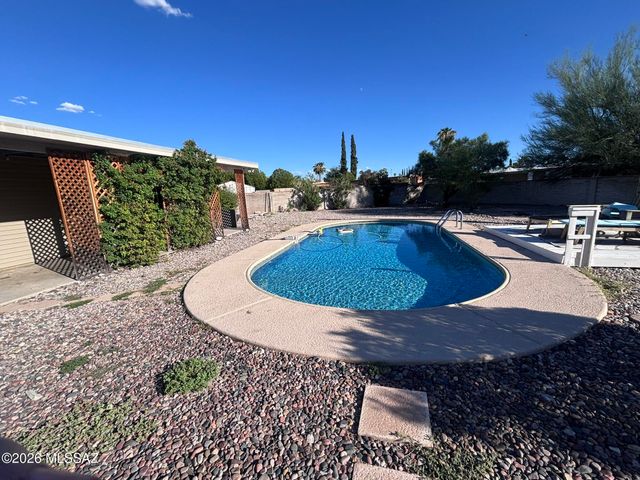 9042 E 5th Street, Tucson, AZ 85710
