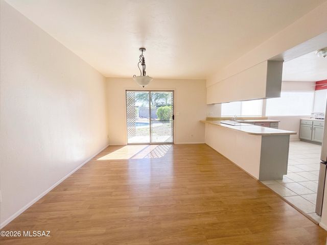 9042 E 5th Street, Tucson, AZ 85710