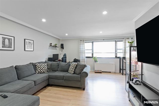 25 Grand Avenue 1E, Hackensack, NJ 07601