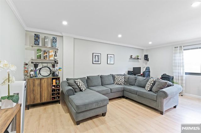 25 Grand Avenue 1E, Hackensack, NJ 07601