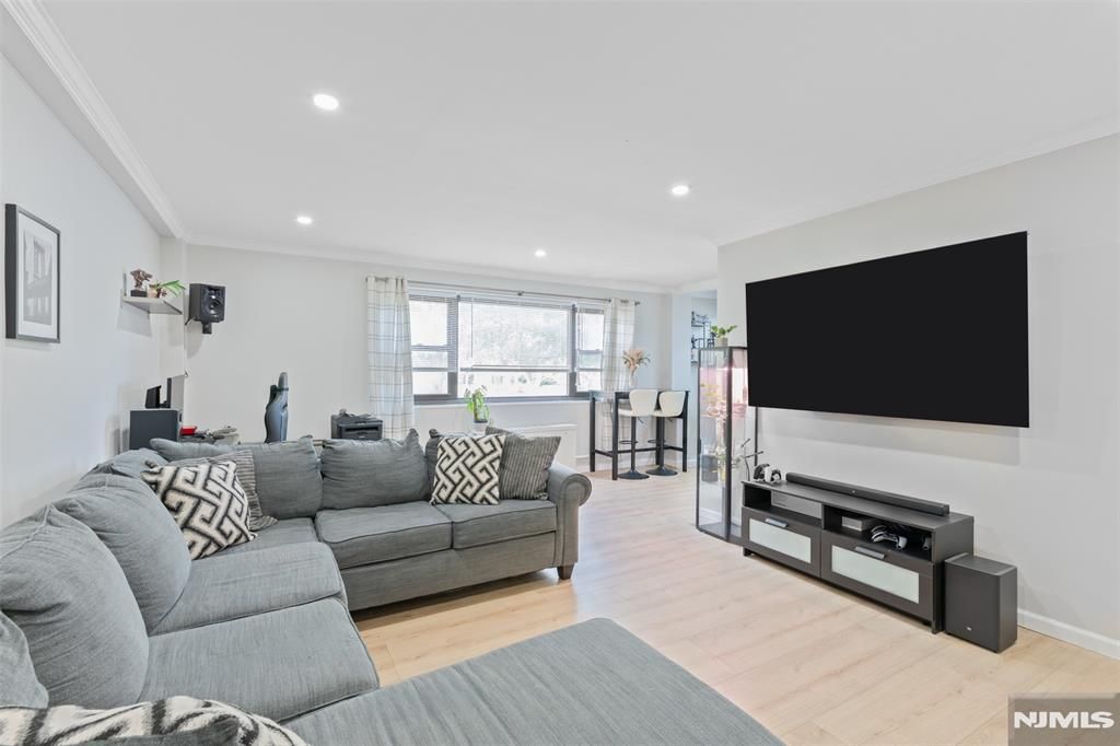 25 Grand Avenue 1E, Hackensack, NJ 07601