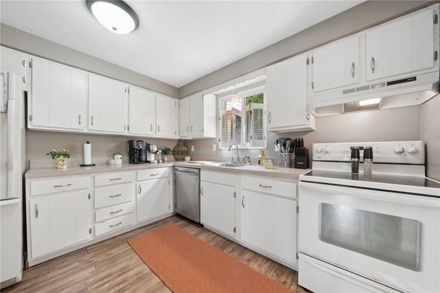 210 Timber Dr, Trafford, PA 15085