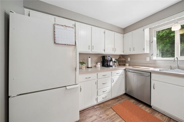 210 Timber Dr, Trafford, PA 15085