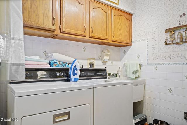 225 Long Meadow Lane, Rotterdam, NY 12306