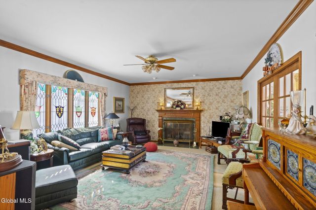 225 Long Meadow Lane, Rotterdam, NY 12306