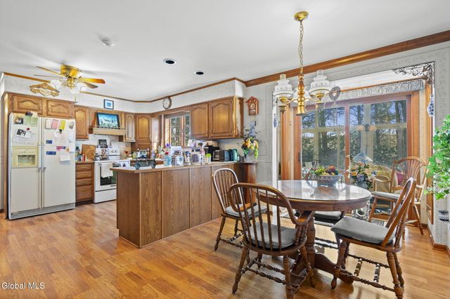 225 Long Meadow Lane, Rotterdam, NY 12306