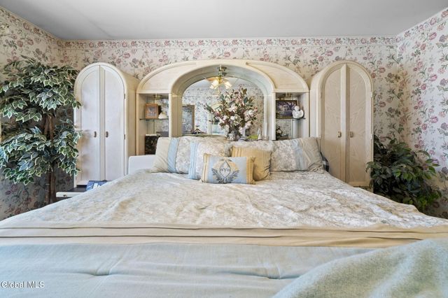 225 Long Meadow Lane, Rotterdam, NY 12306