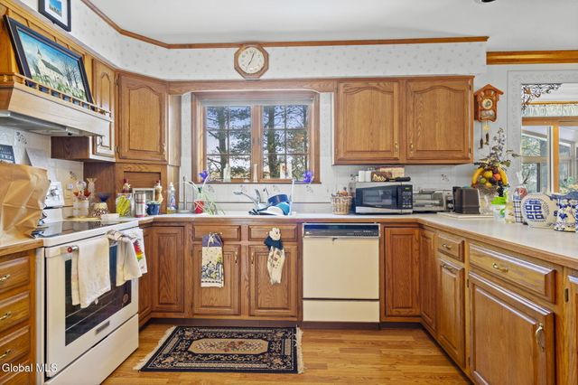 225 Long Meadow Lane, Rotterdam, NY 12306