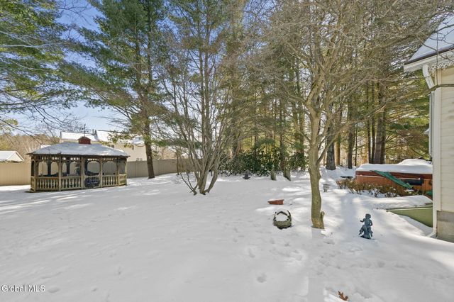 225 Long Meadow Lane, Rotterdam, NY 12306