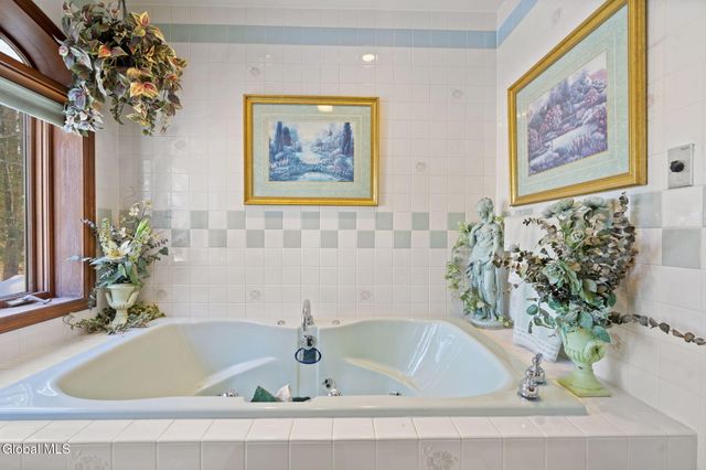 225 Long Meadow Lane, Rotterdam, NY 12306