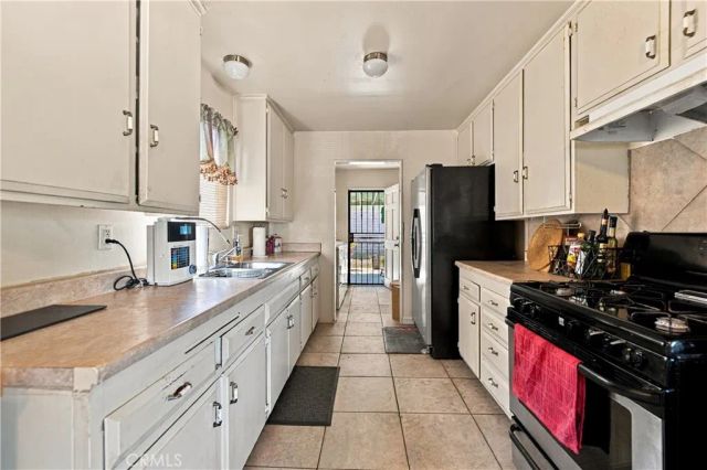 21211 Haston Place, Lakewood, CA 90715