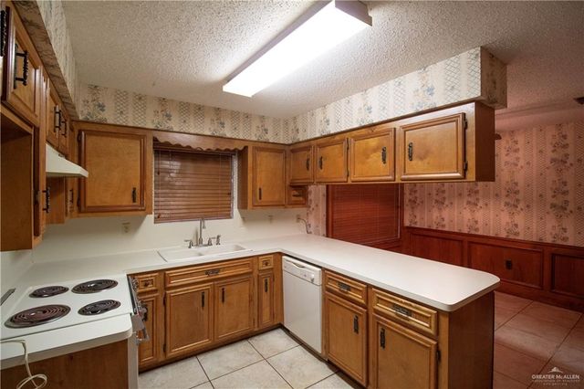 2105 Point West Drive, Edinburg, TX 78539